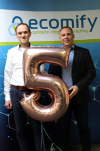 Martin Becker und Michael Brohl feiern das fünfjährige Bestehen der ecomify GmbH